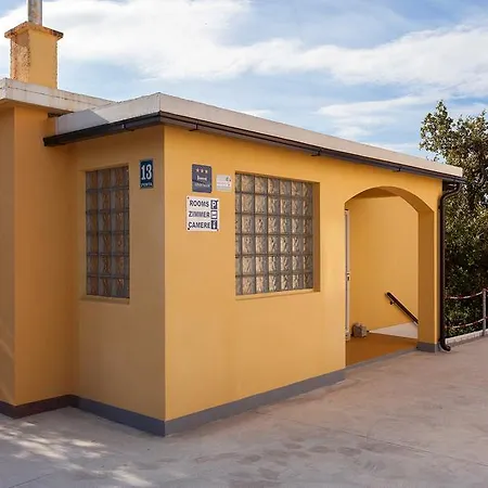 Apartman Davorka Karlobag Exterior photo
