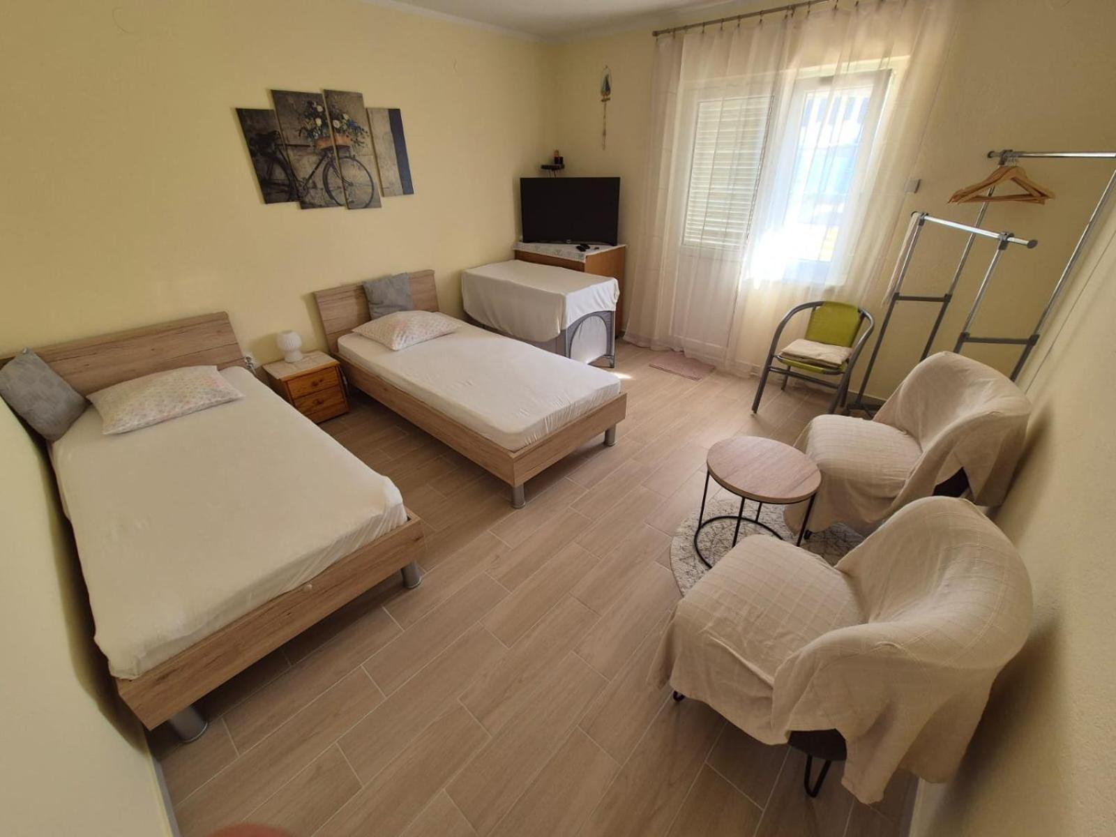 Davorka Apartment Karlobag