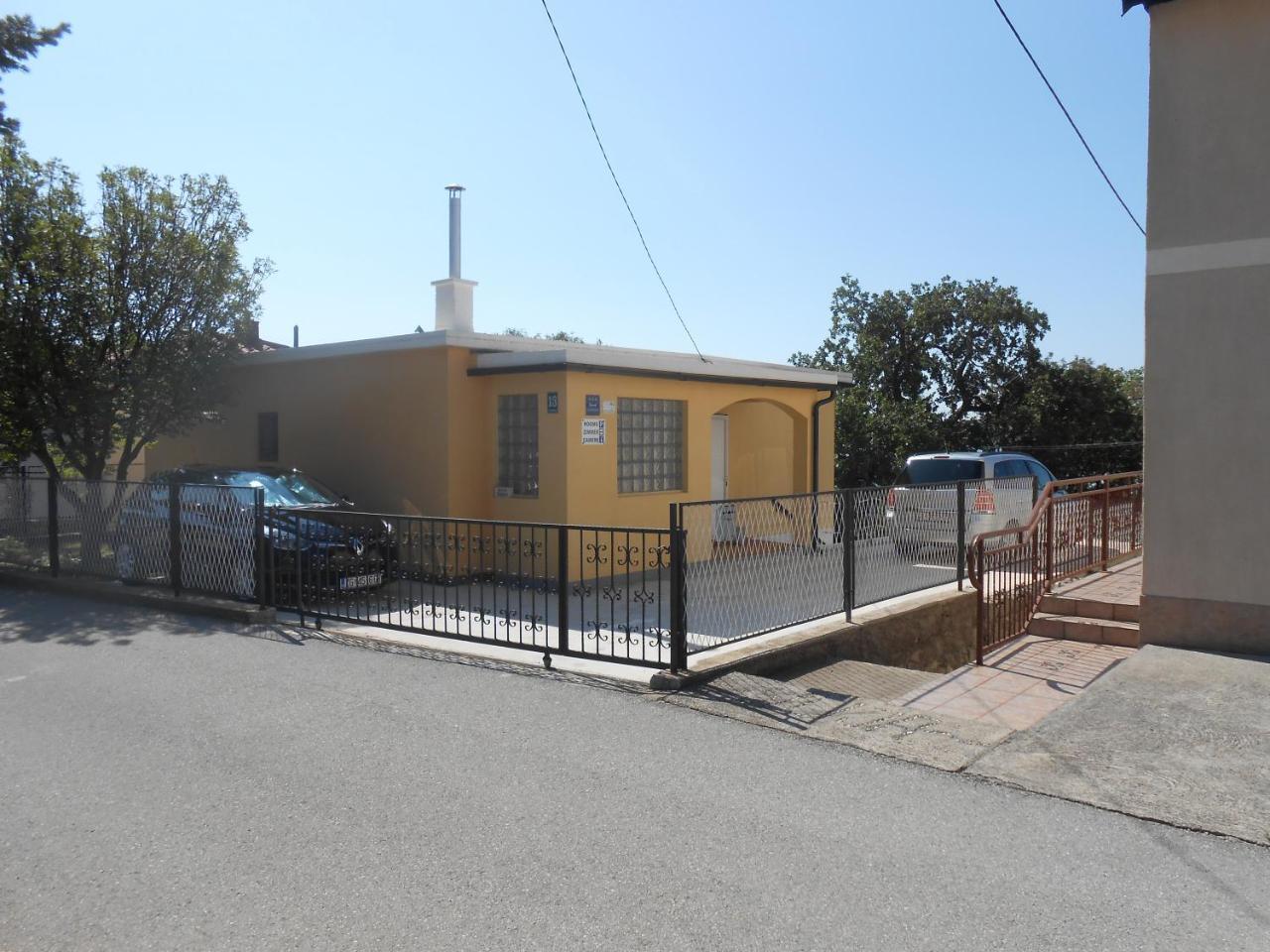 Apartment Davorka Karlobag
