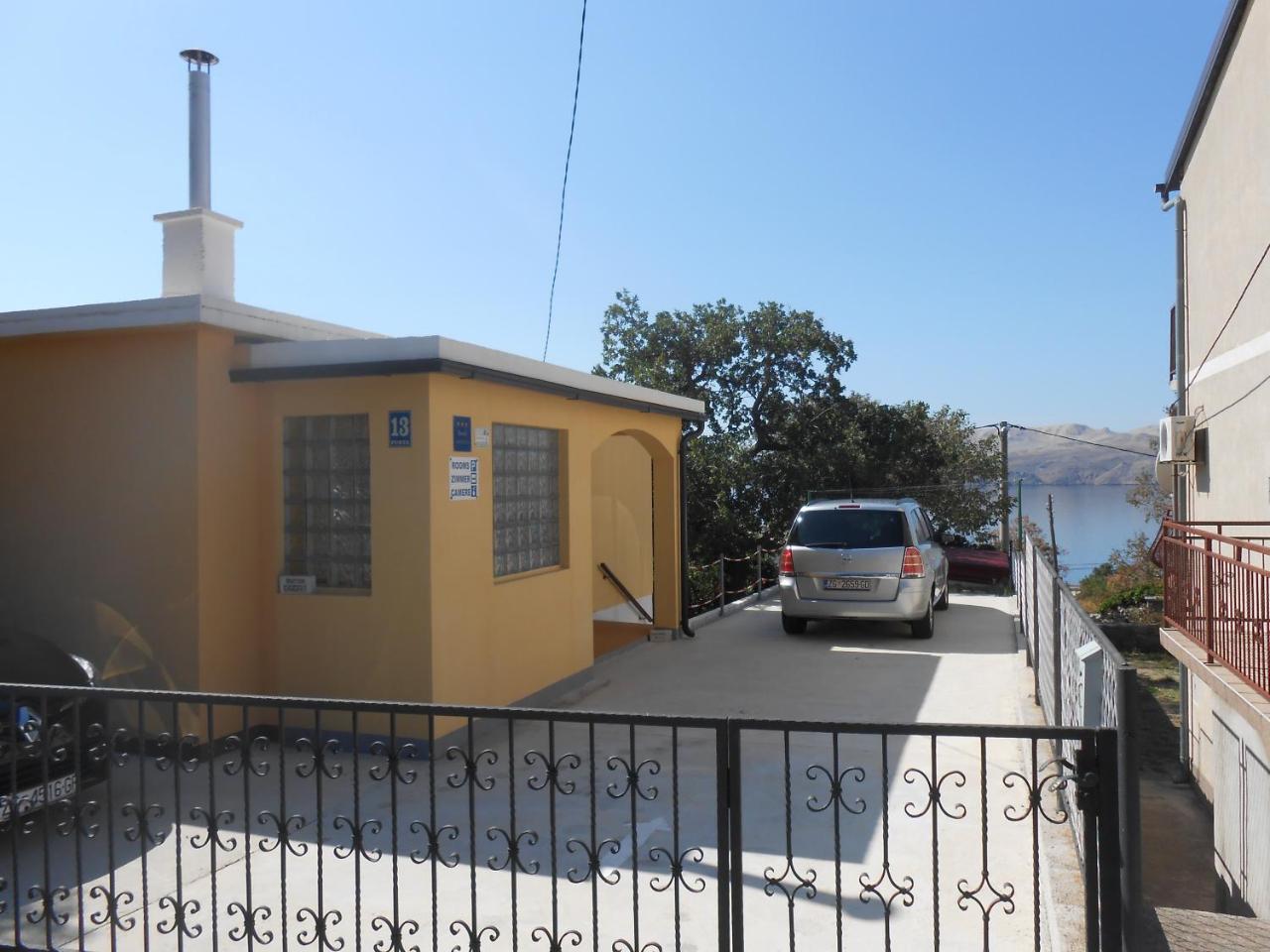 Apartment Davorka Karlobag